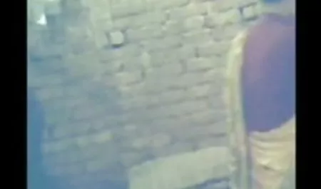 एक महिला स्टोर के फिटिंग रूम में छिपा सेक्सी फिल्म बीएफ हिंदी कैमरा