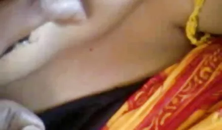 यार सेक्सी मूवी पिक्चर हिंदी ने बुढ़िया को एक बीयर दी और उसे टॉन्सिल में लगाया