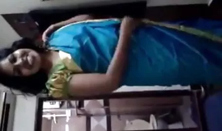 तीन अपवर्तित और सींग वाले कुतिया ने एक डिक पर हमला हिंदी पिक्चर फिल्म वीडियो में सेक्सी किया