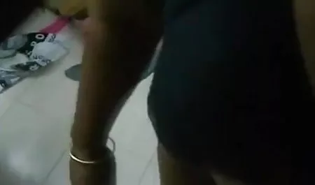 काम पर उसकी चूत में ऊँगली करते ही उस आदमी सेक्सी फिल्म पिक्चर वीडियो में ने अपनी कुतिया उतार दी