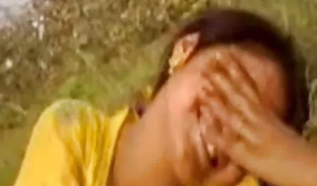 गाय ने दो बहनों को हिंदी सेक्सी पिक्चर फिल्म बहकाया