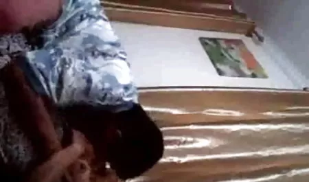 दोस्त एक कुर्सी में एक कुतिया fucks और उसके स्तन पर सेक्सी फिल्म पिक्चर हिंदी cums