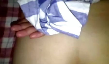 उसकी सेक्स हिन्दी पिक्चर गर्दन पर हाथ फेरा