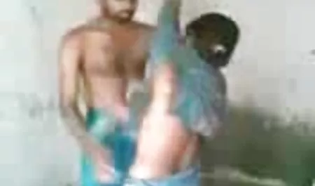 दो कुतिया एक डिक साझा करते हिंदी में सेक्सी पिक्चर दिखाएं हैं