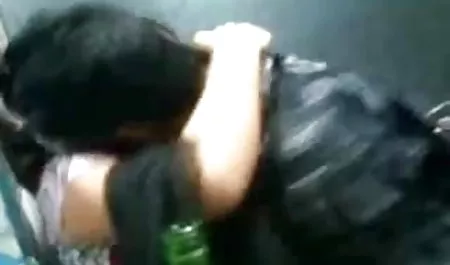 सेक्सी जेनी को अपने पैर की उंगलियों को चूसना और उसके पैरों को झटका देना पसंद है वीडियो पिक्चर सेक्सी