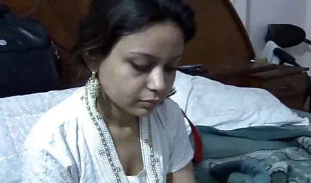 एक युवा श्यामला से एक सेक्सी इंग्लिश पिक्चर दिखाइए छोटी स्ट्रिपटीज़