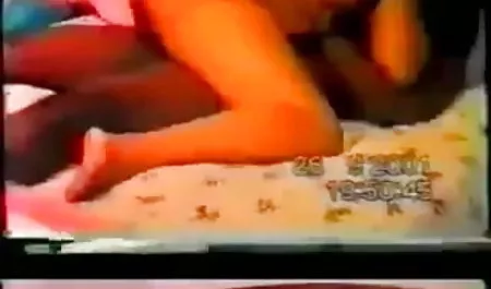 बेबी अपने प्यारे डिक सेक्सी पिक्चर हिंदी में दिखाएं को अपने पैरों से सहलाती है