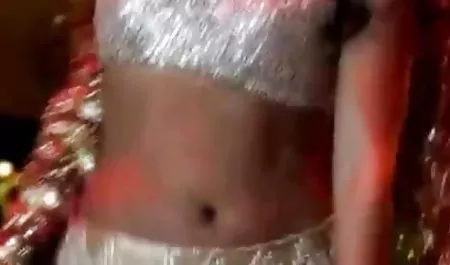 फिरा कैमरे पर खूबसूरती से स्ट्रिपिंग कर रहा है हिंदी पिक्चर हिंदी पिक्चर सेक्सी