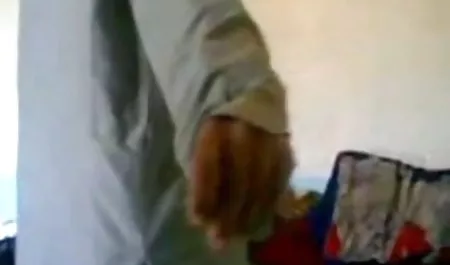 शॉवर में बच्चा अपनी चूत को पानी से सहलाता ब्लू पिक्चर ब्लू पिक्चर हिंदी में है