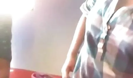 सेक्सी श्यामला एक कामुक पोशाक पहनती है और एक तूफानी रात के लिए अपने हिंदी सेक्स पिक्चर सेक्स खिलौने तैयार करती है