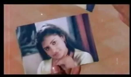 बीयर पीने वाली एक हिंदी फीचर फिल्म सेक्सी हंसमुख कंपनी ने आराम करने का फैसला किया