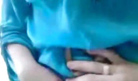 गोरा मुर्गा सेक्सी पिक्चर फुल मूवी चूसता है और उसकी चूत को सहलाता है