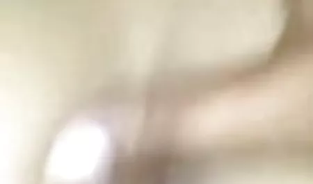 Mulatto सेक्सी फिल्म पिक्चर हिंदी कैमरे पर उंगलियों के साथ हस्तमैथुन करता है