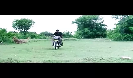 आदमी काले phallus सेक्सी हिंदी पिक्चर फिल्म वीडियो के साथ गधे में खुद को fucks