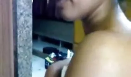 कामुक पोशाक में भयानक सेक्सी पिक्चर वीडियो हिंदी श्यामला वेब कैमरा के सामने हस्तमैथुन करता है