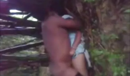 सुनहरे बालों वाली लड़की बिल्ली में एक मोटी काली डिक सेक्सी फिल्म भेजो वीडियो का सपना देखती है