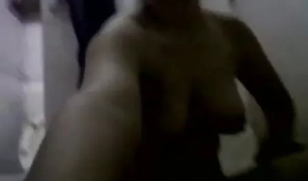 लैटिन महिला कुशलतापूर्वक सेक्सी पिक्चर हिंदी फिल्म खुद को लाड़ करती है