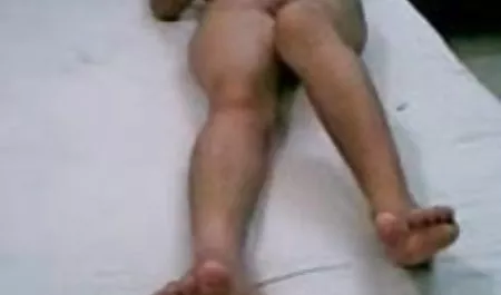 काले फूहड़ हिंदी पिक्चर फिल्म वीडियो में सेक्सी एक बड़ा मुर्गा निगा बेकार है