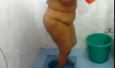 एक सेक्सी पिक्चर दिखाइए वीडियो में सेक्सी चिंतित कमीने के साथ दो चुदाई