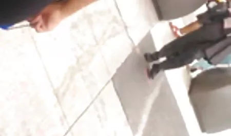 पति अपनी पत्नी को बिस्तर सेक्सी पिक्चर भेजो सेक्सी पर चोदता है